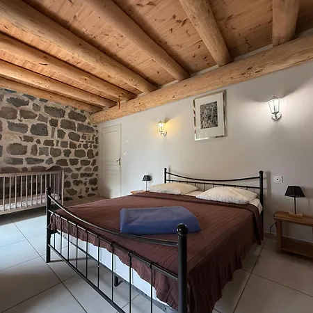 Casa de Férias L'estaou, 3 Epis, 15 Pers, 18 Couchages - Ancienne Ferme Renovee - Label Ecogite Arlempdes